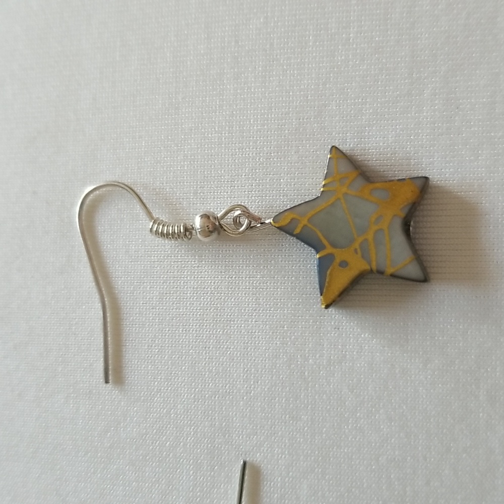 Handcrafted Shell Gold Colored Star Dangle Earrin… - image 2